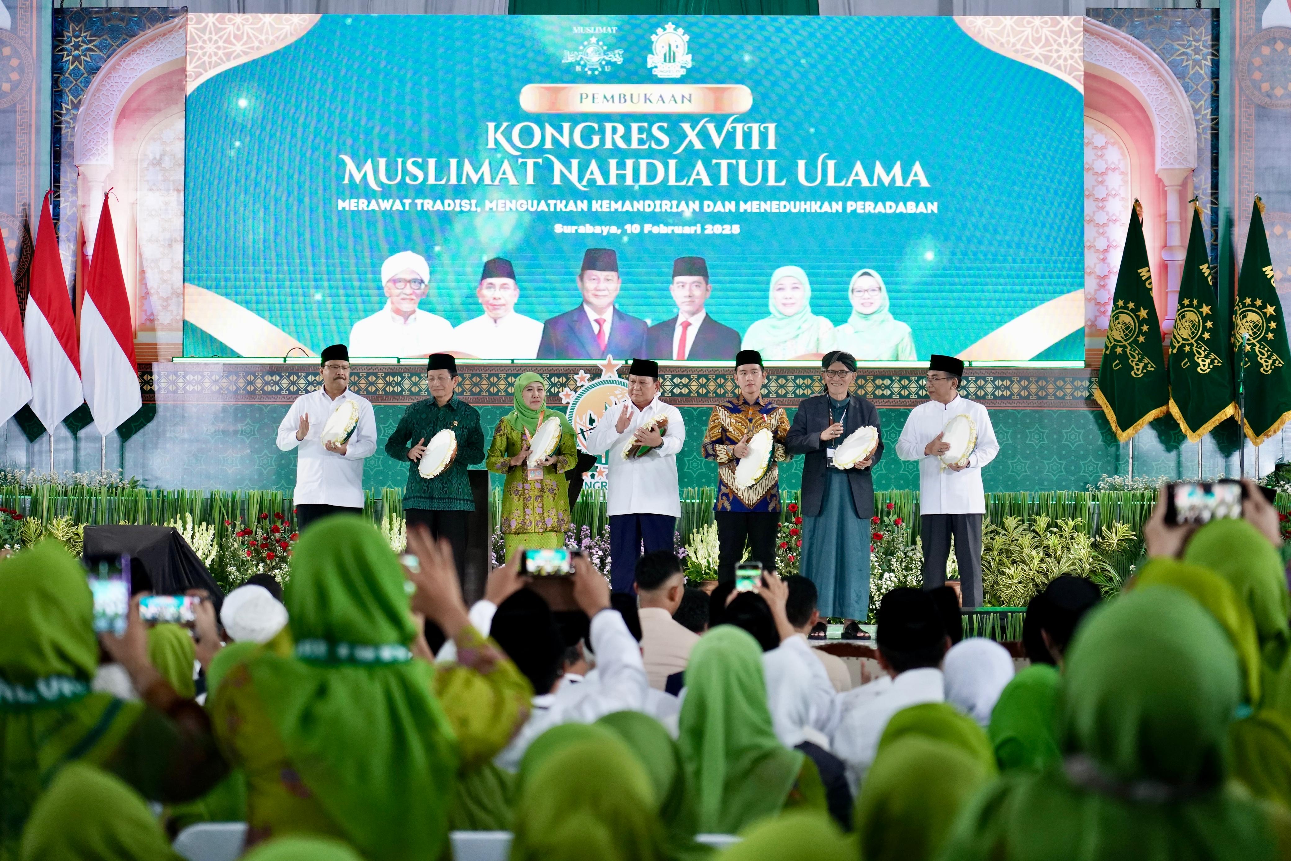 Nusron Wahid mendampingi Presiden Republik Indonesia, Prabowo Subianto, membuka Kongres XVIII Muslimat Nahdlatul Ulama (NU).