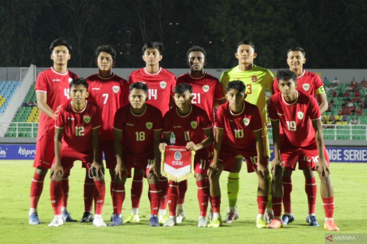 Arsip - Pesepak bola Timnas Indonesia U-20 dalam Mandiri U-20 Challenge Series 2025 di Stadion Gelora Delta Sidoarjo, Jawa Timur, Jumat (24/1/2025).