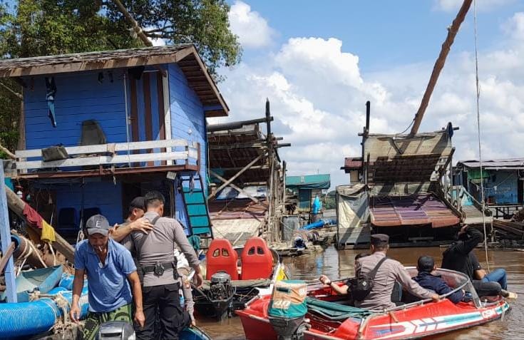 Razia PETI yang dilakukan Polres Sekadau di Sungai Ayak, Belitang Hilir pada Jumat sore.