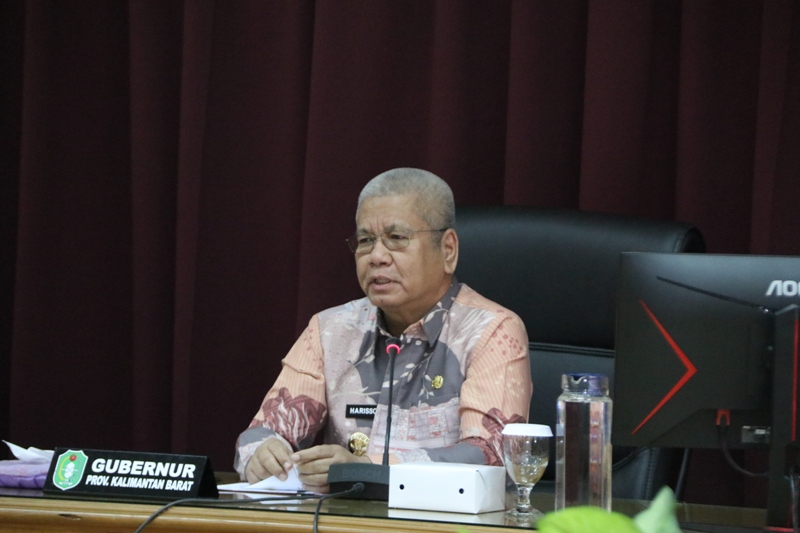 Harisson memberikan arahan dalam rakor penyusunan rencana aksi daerah percepatan penganekaragaman pangan berbasis potensi sumber daya lokal.