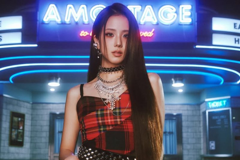 Kim Jisoo akhirnya come back sebagai penyanyi setelah hampir dua tahun vakum.