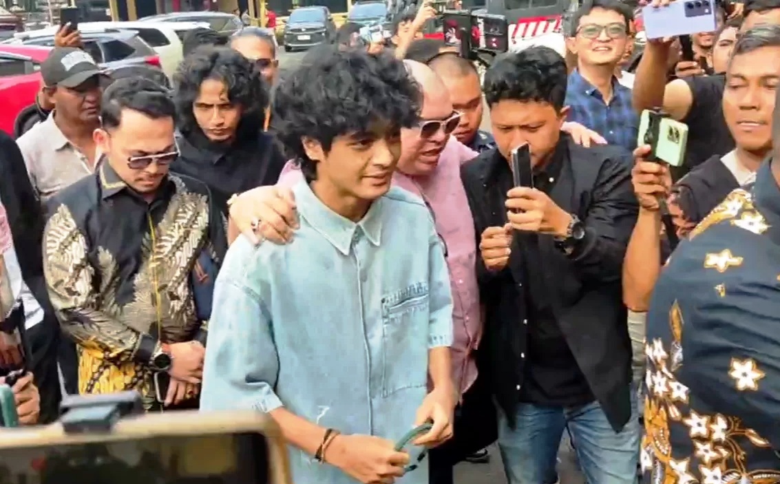 DIPERIKSA: Vadel Badjideh akhirnya penuhi agenda pemeriksaan penyidik Polres Metro Jakarta Selatan atas laporan Nikita Mirzani.