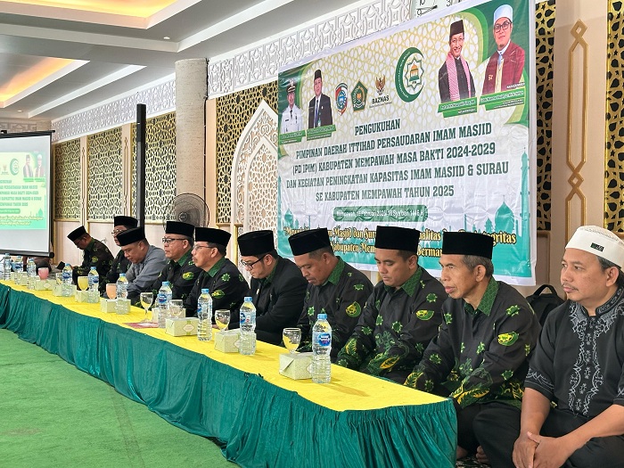 PELANTIKAN: Penjabat Bupati Ismail menghadiri pelantikan PD IPIM.