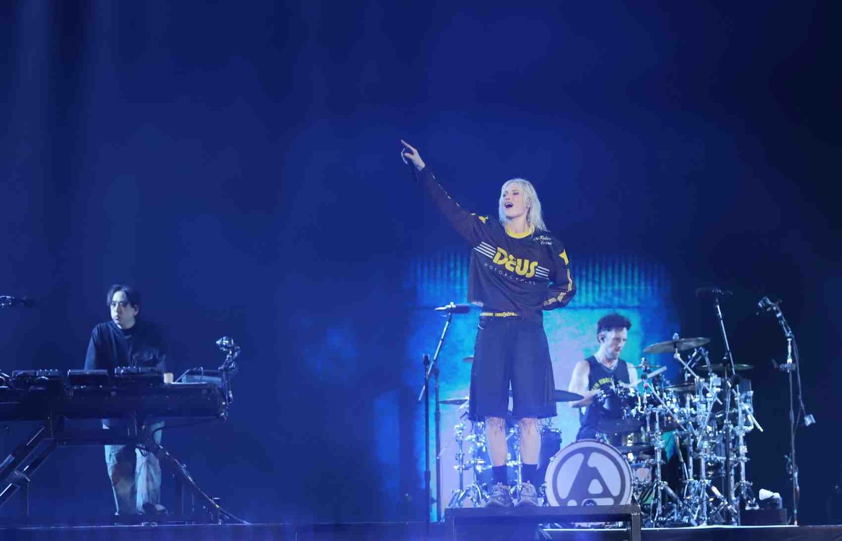 VOKALIS BARU: Emily Armstrong, personel baru Linkin Park, membuka konser From Zero World Tour tadi malam (16/2) di Stadion Madya Gelora Bung Karno.