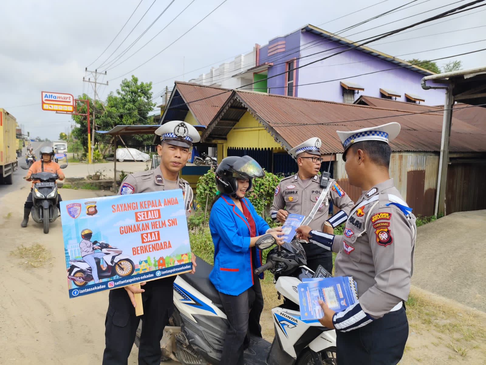 RAZIA: Polres Sekadau saat Operasi Keselamatan Kapuas 2025 yang digelar, Senin (17/2).