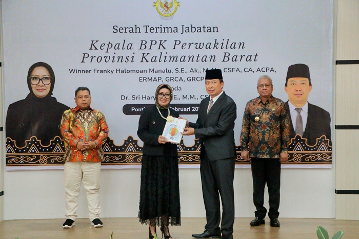 SERTIJAB: Penjabat Gubernur Kalimantan Barat Harisson saat menghadiri Serah Terima Jabatan Kepala BPK Perwakilan Kalimantan Barat, yang berlangsung di Aula Kantor BPK Kalbar.