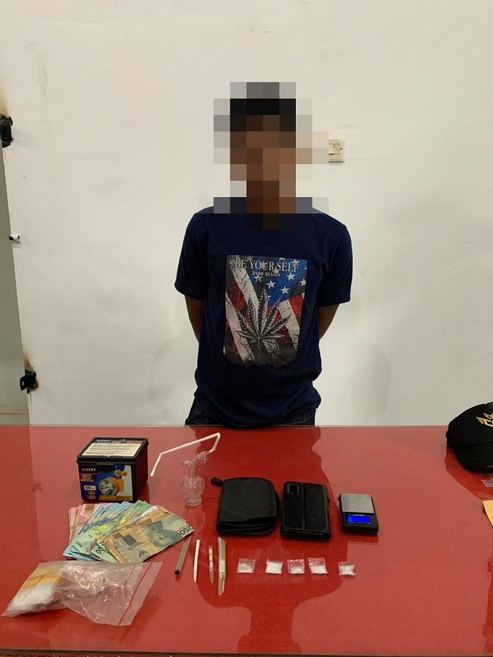 TANGKAP: Pelaku dan barang bukti sabu yang ditangkap di Kecamatan Simpang Dua.