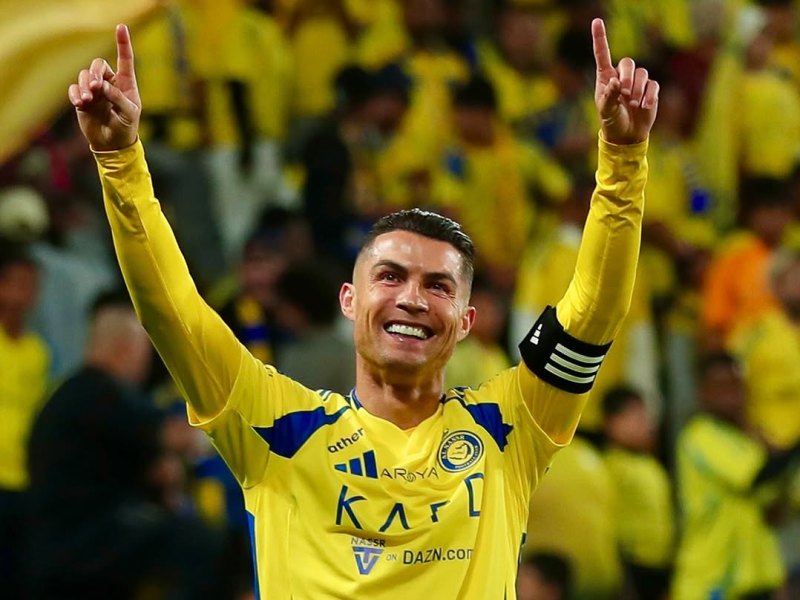 Bintang sepak bola dunia, Cristiano Ronaldo, dikabarkan bakal mengunjungi Kupang Nusa Tenggara Timur pada Selasa 18 Februari.