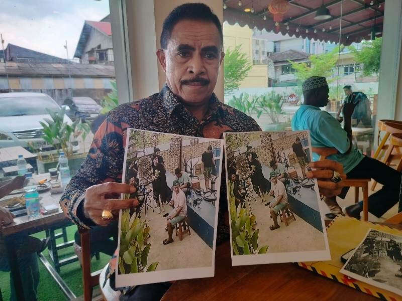 Kuasa hukum tersangka DL alias DM, yakni Raymundus memperlihatkan gambar yang merekam pertemuan pembeli sisik Trenggiling (Yanto) dengan oknum polisi dari Polres Sanggau sebelum kliennya ditangkap.