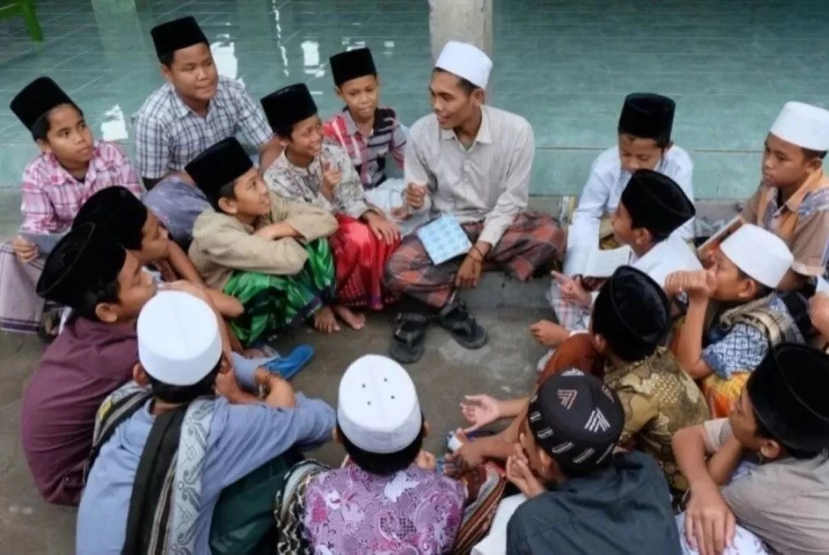 PESANTREN: Kegiatan sejumlah santri di salah satu pesantren di Indonesia.