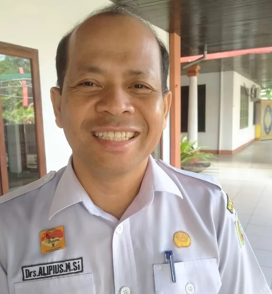 Kepala Dinas Pendidikan dan Kebudayaan Kabupaten Sanggau, Alipus.