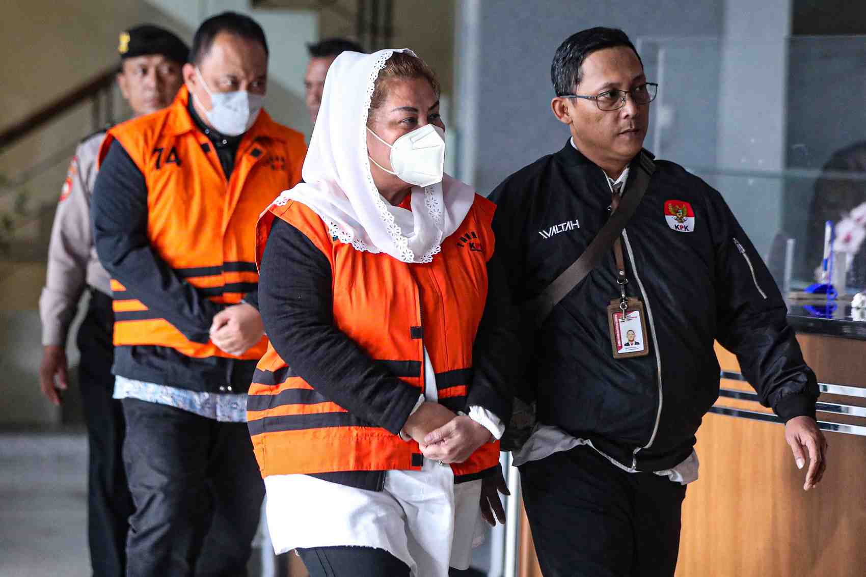 DITAHAN: Wali Kota Semarang Hevearita Gunaryanti Rahayu (HGR) dan sang suami, Alwin Basri (AB) ditahan KPKs, kemarin.