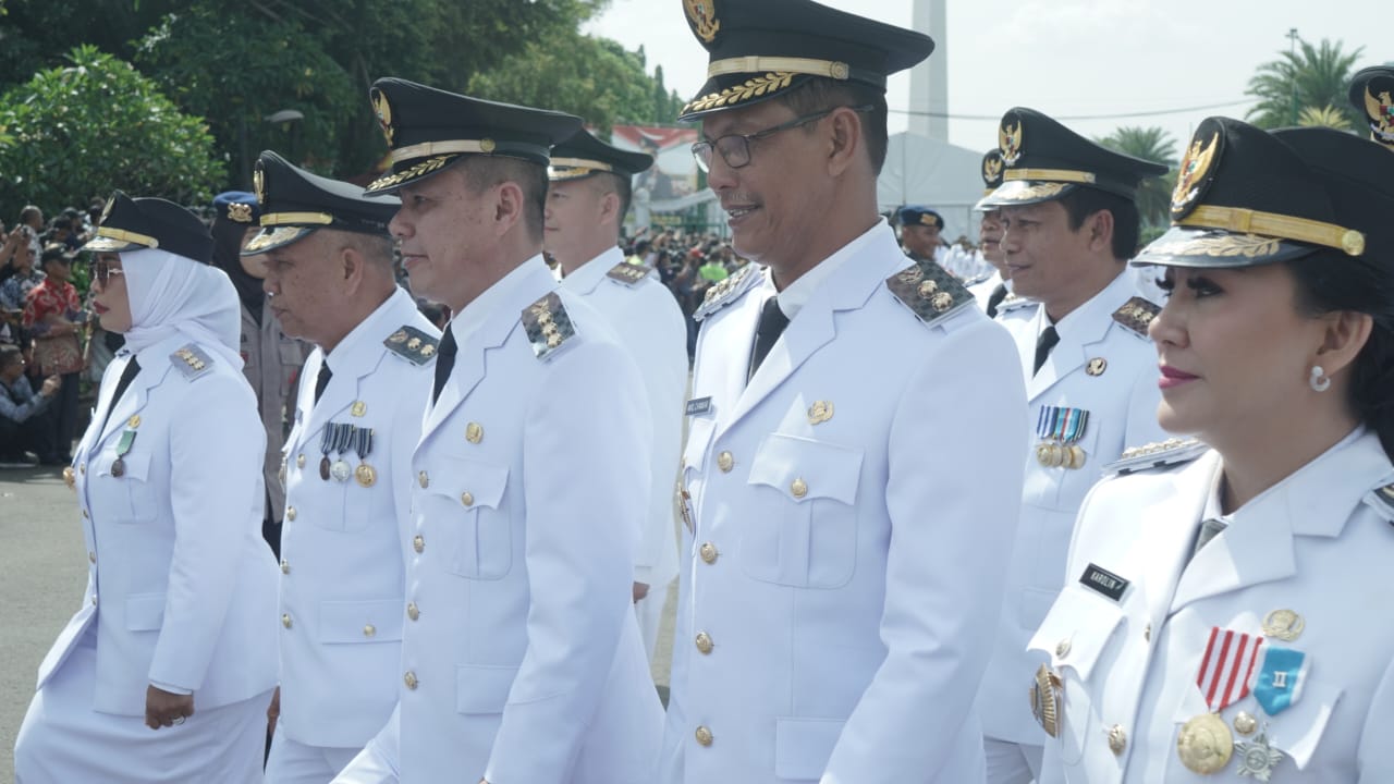 Romi Wijaya dan Amru Chanwari resmi dilantik sebagai Bupati dan Wakil Bupati Kayong Utara oleh Presiden Prabowo.