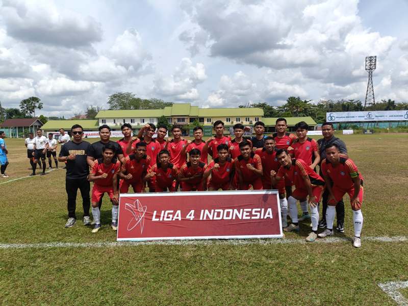 Tim Persikara saat melawan Persikat di Stadion Sultan Syarif Abdurrahman (SSA) Pontianak, Kamis (20/2) siang.