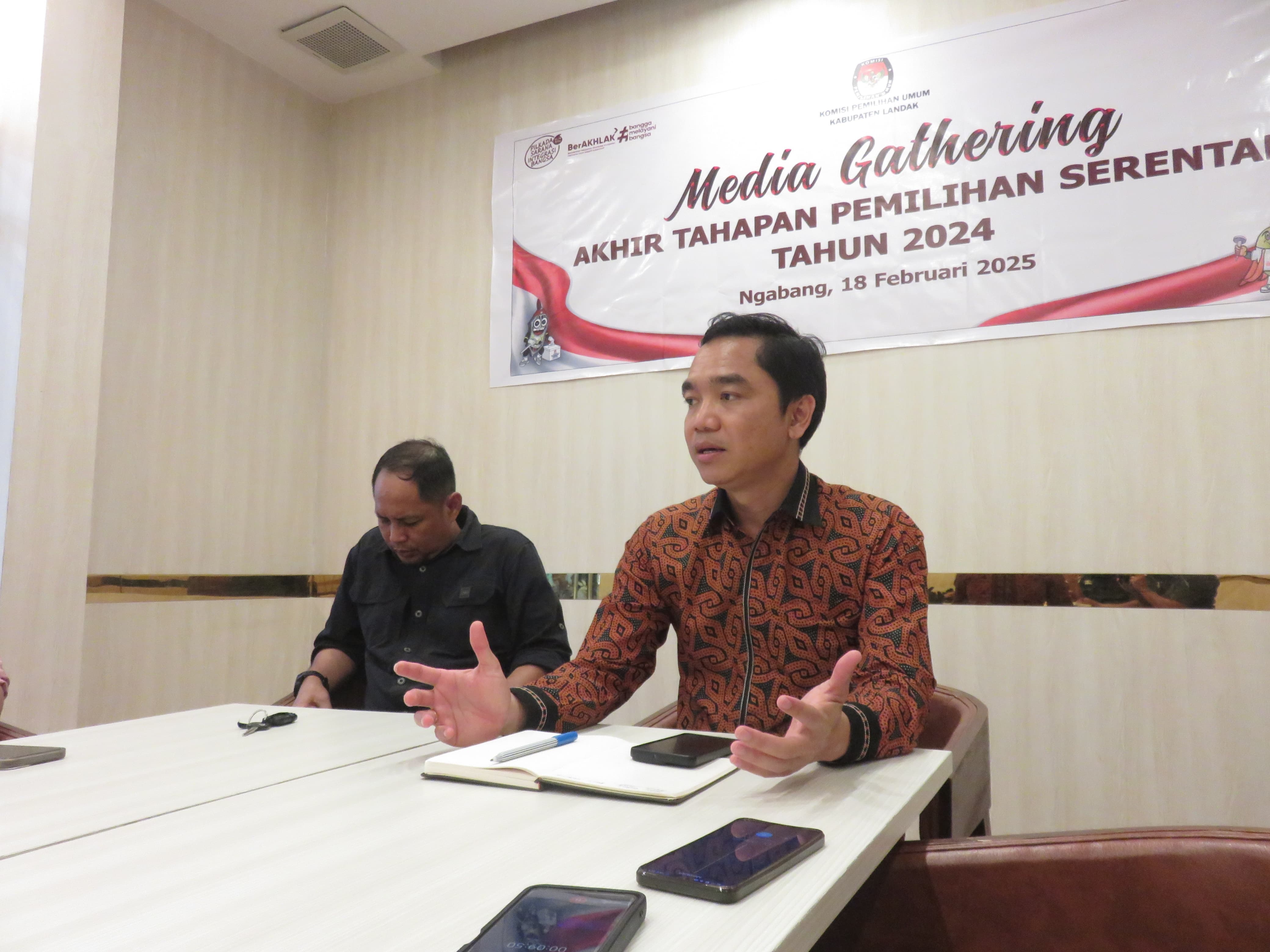 TEMU MEDIA: Komisi Pemilihan Umum (KPU) Kabupaten Landak, saat menggelar media gathering akhir tahapan pemilihan serentak tahun 2024 di Kabupaten Landak.