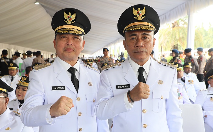 DILANTIK: Gubernur Kalimantan Barat Ria Norsan berfoto bersama Wakil Gubernur Krisantus di sela-sela acara pelantikan kepala daerah oleh Presiden Prabowo di Jakarta, kemarin.