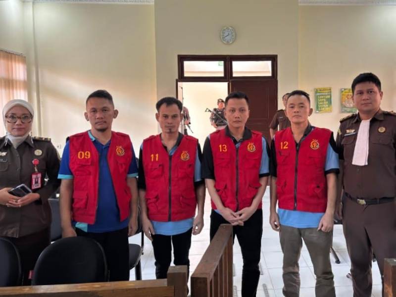 Empat terdakwa kasus narkotika jaringan internasional, yakni DR, BN, JK, dan RM.
