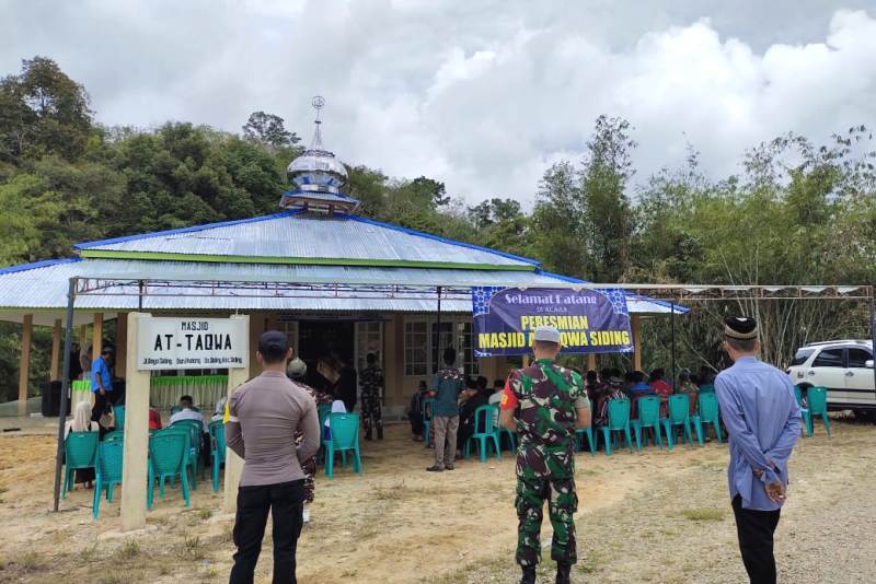 Peresmian Masjid At Taqwa, yang menjadi masjid pertama di Kecamatan Siding Kabupaten Bengkayang, Jumat (21/2) lalu.