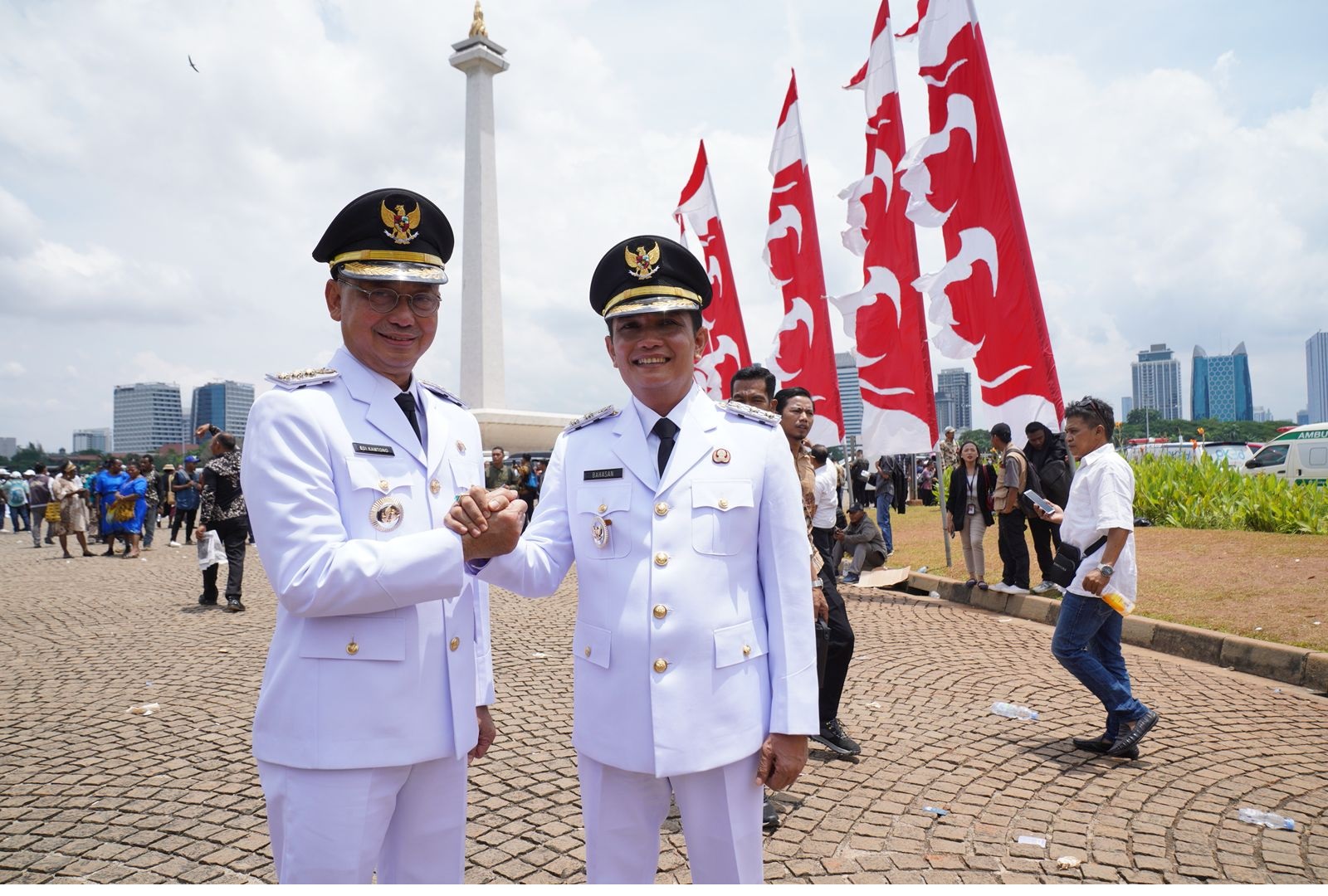 BERSAMA: Wali Kota Pontianak Edi Rusdi Kamtono bersama wakilnya Bahasan usai dilantik presiden beberapa hari lalu.