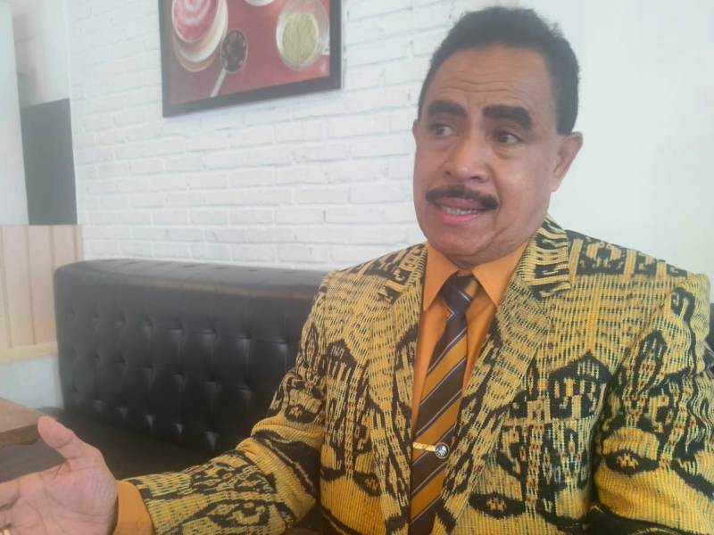 Kuasa hukum tersangka, Raymundus Loin memberikan keterangannya, Senin (24/2/2025).