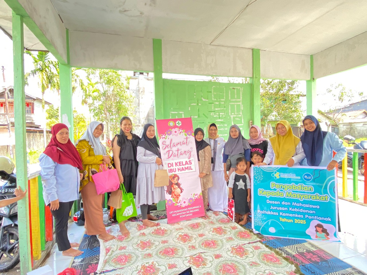 Kegiatan Pengabdian masyarakat di Posbang Posyandu Puskesmas Perumnas II Kelurahan Sungai Beliung Pontianak.