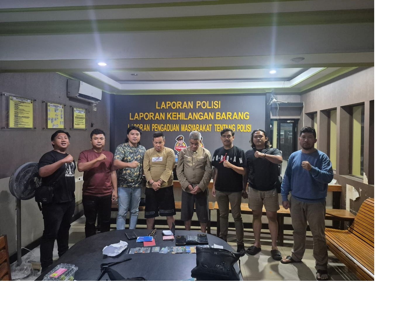 RINGKUS: Dua pelaku hipnotis berhasil diamankan dan dibawa ke Mapolres Ketapang, Senin (24/2).