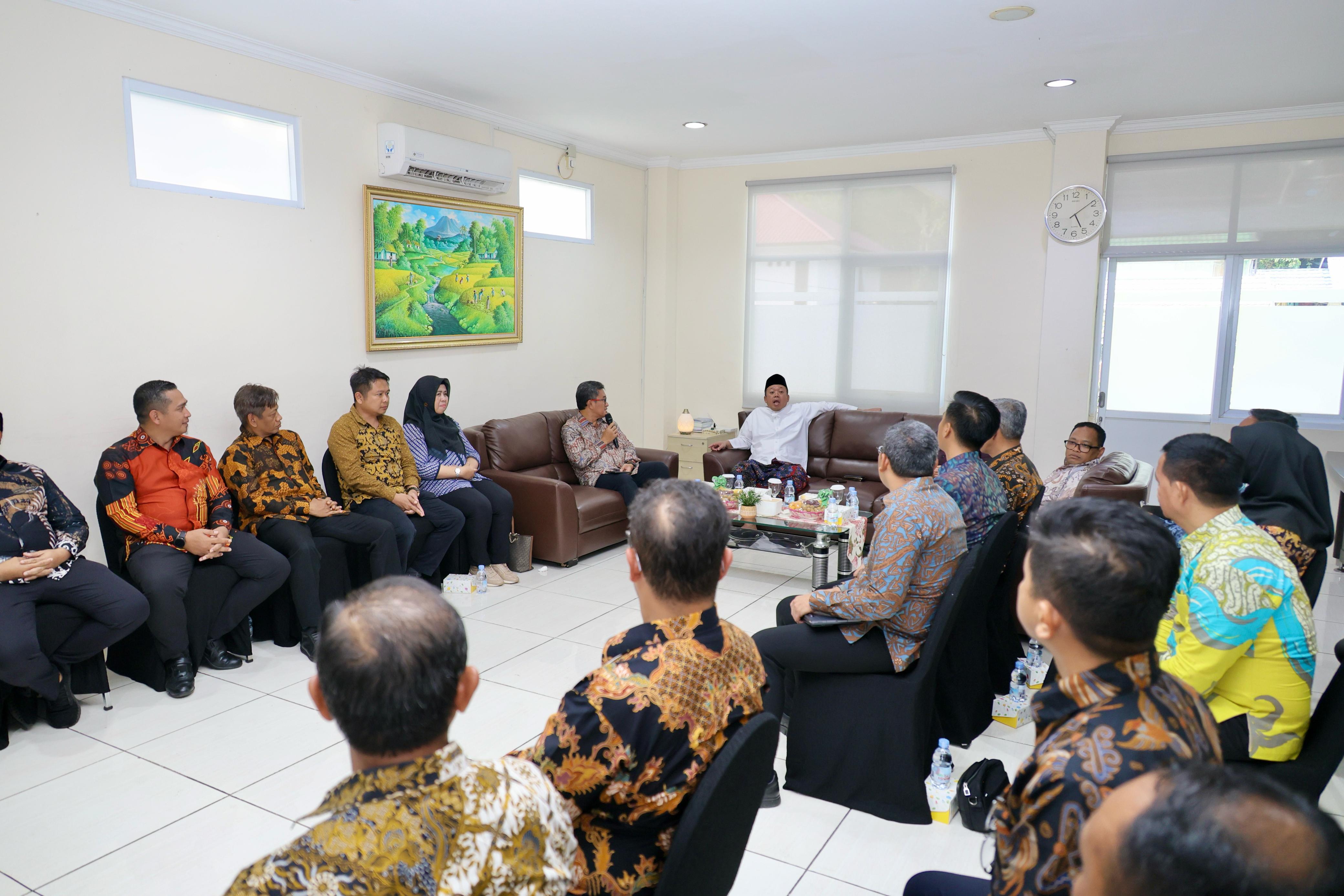 Nusron Wahid, memberikan pengarahan kepada jajaran di Kalimantan Timur, khususnya Kantor Pertanahan Kota Balikpapan.