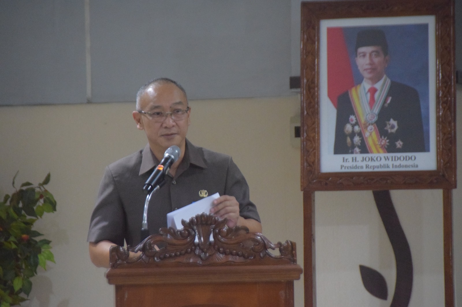 Asisten Administrasi Umum, Harysinto Linoh.
