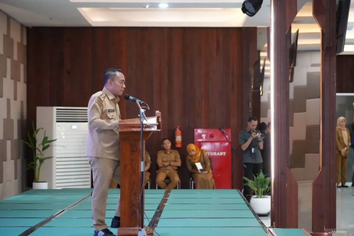 ARAHAN: Wakil Gubernur Kalbar Krisantus Kurniawan memberikan arahan kepada seluruh OPD Kalbar.