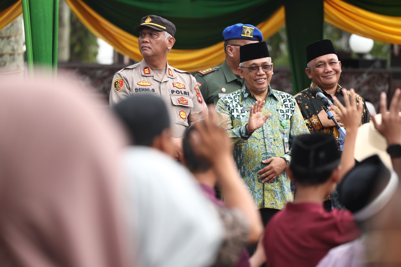 RAMADAN: Sekretaris Daerah Kota Pontianak Amirullah melepas peserta Pawai Taaruf dalam rangka menyambut bulan suci Ramadan 1446 Hijriah.
