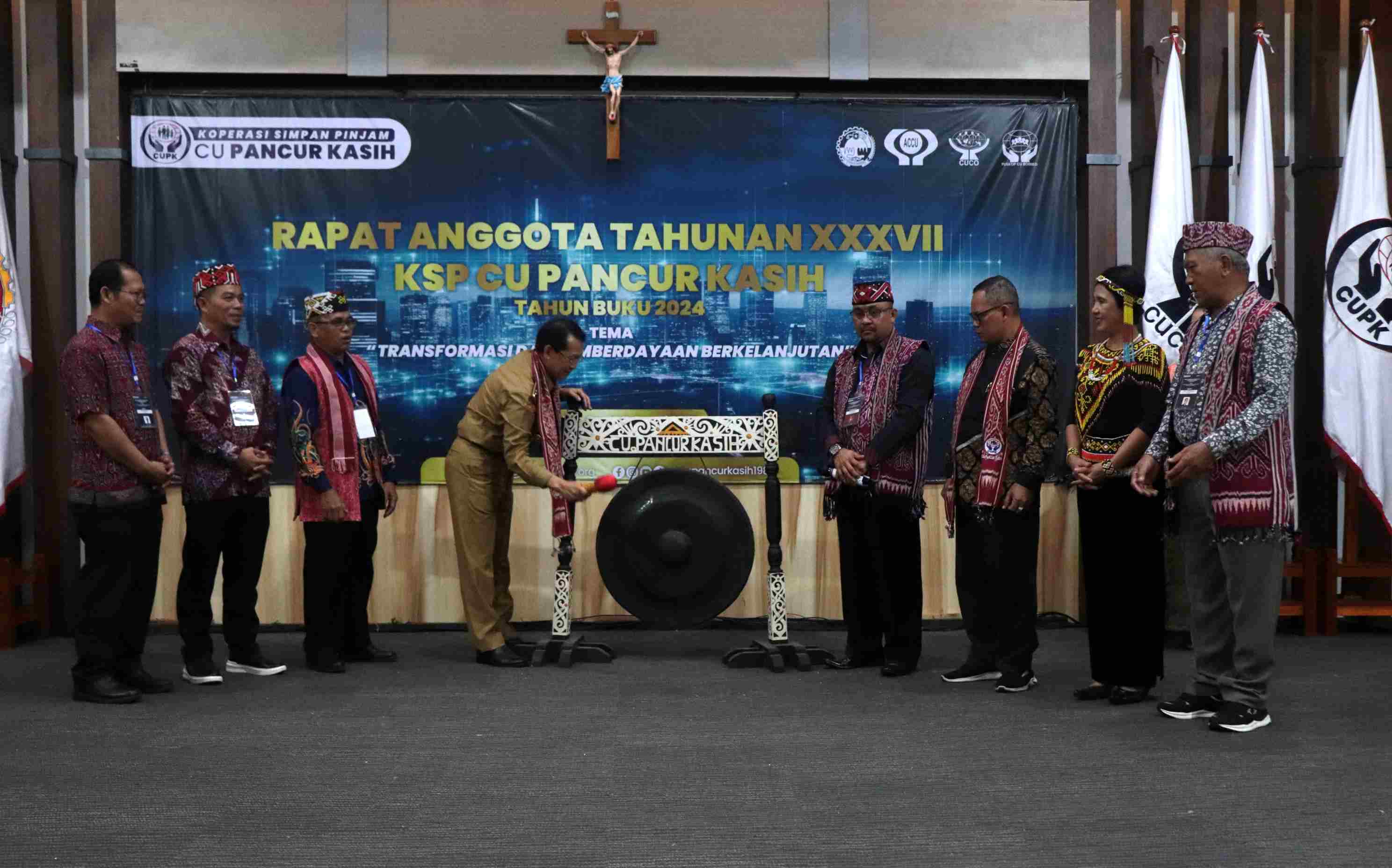 RAT CU Pancur Kasih dibuka oleh Kepala Dinas Koperasi & UKM Provinsi Kalimantan Barat Drs Junaidi, MM.