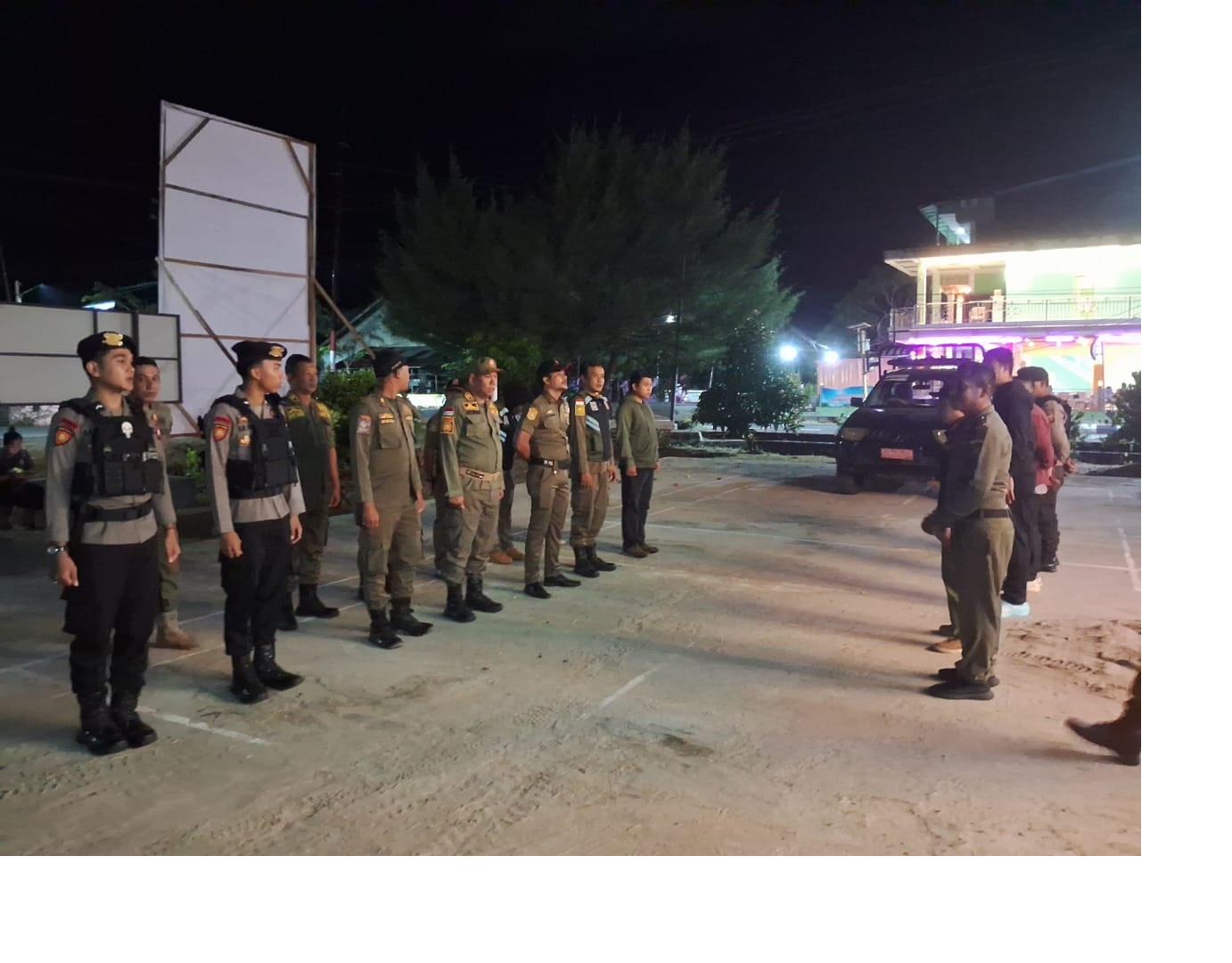 PATROLI: Sejumlah tim Gabungan saat bersama dalam melakukan patroli rutin.