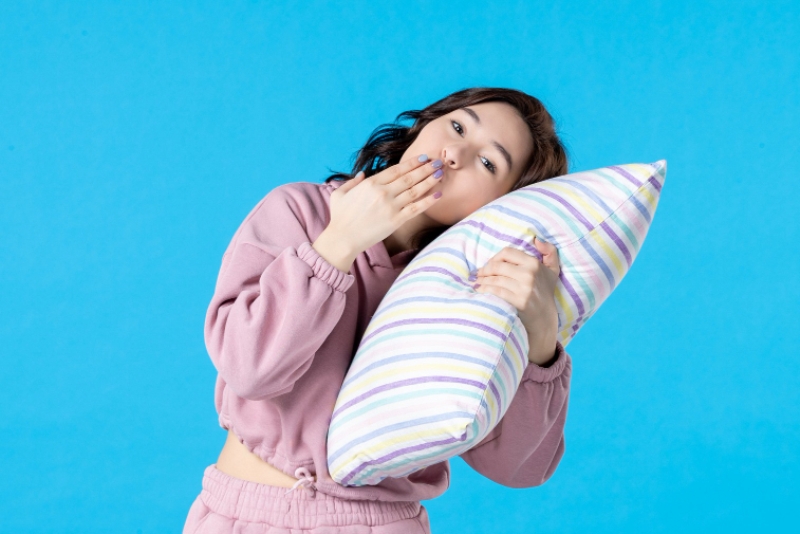 Ilustrasi bantal bersih membuat tidur lebih berkualitas.
