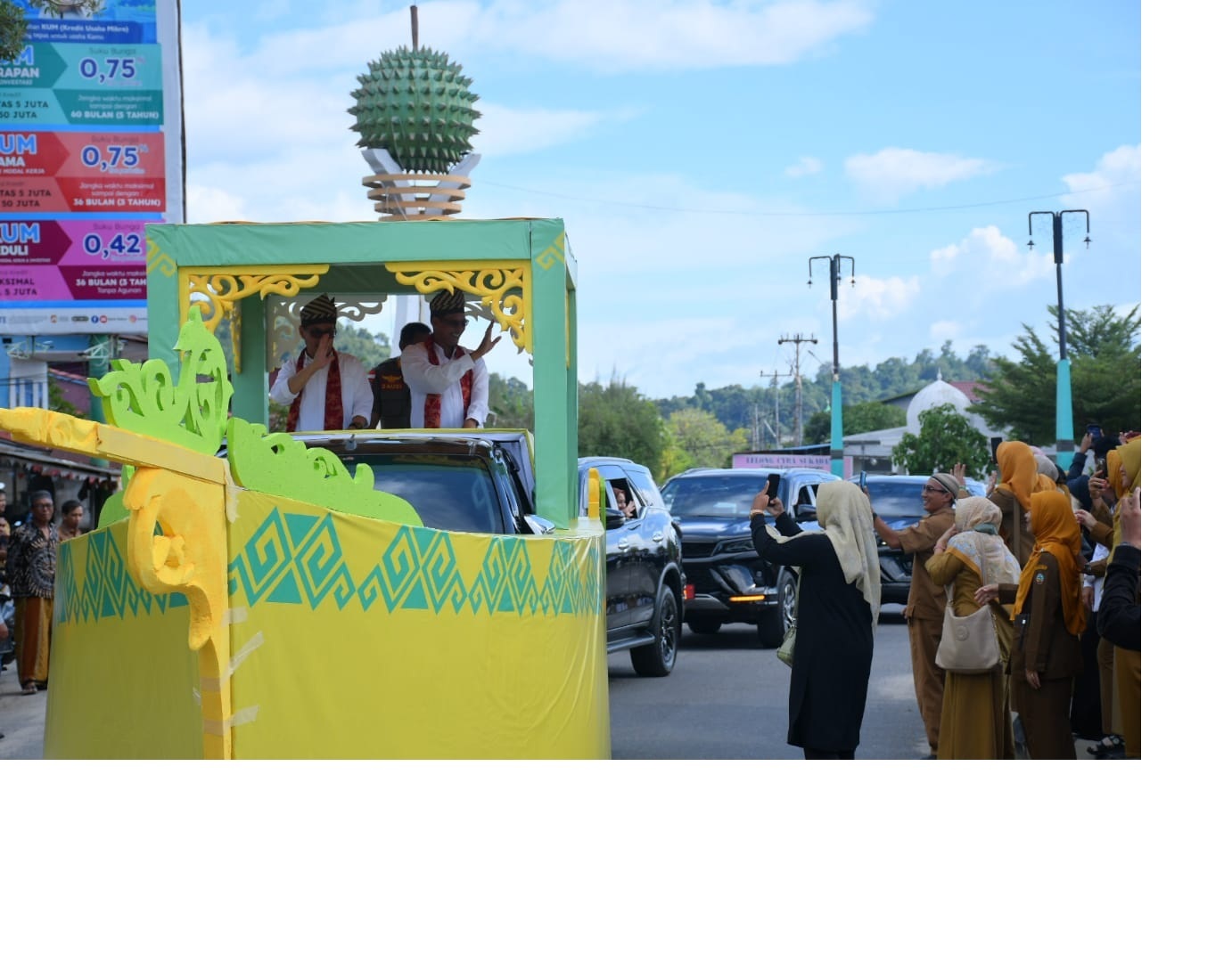 DISAMBUT HANGAT: Bupati Kayong Utara periode 2025-2030, Romi Wijaya dan Amru Chanwari, disambut hangat oleh masyarakat Kabupaten Kayong Utara.
