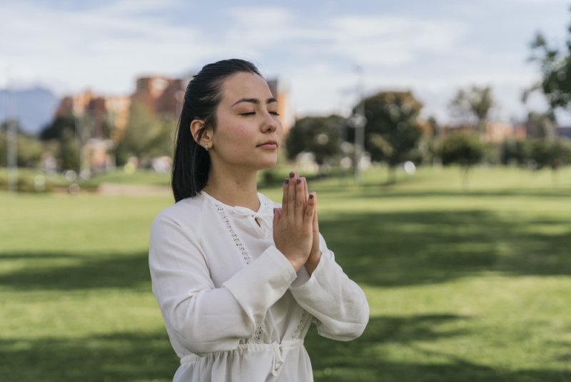 Ilustrasi meditasi adalah salah satu metode mindfulness yang bisa dicoba untuk mendapat ketenangan.