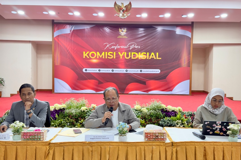 Komisi Yudisial menggelar konferensi pers seleksi calon hakim agung dan calon hakim ad hoc Hak Asasi Manusia (HAM) di Mahkamah Agung (MA) tahun 2025.