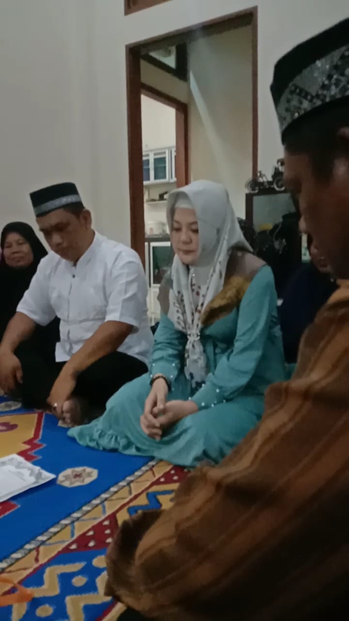 HIDAYAH: Surianti dan Johan saat memutuskan masuk Islam dan mengucapkan dua kalimat syahadat, 5 Februari 2020.