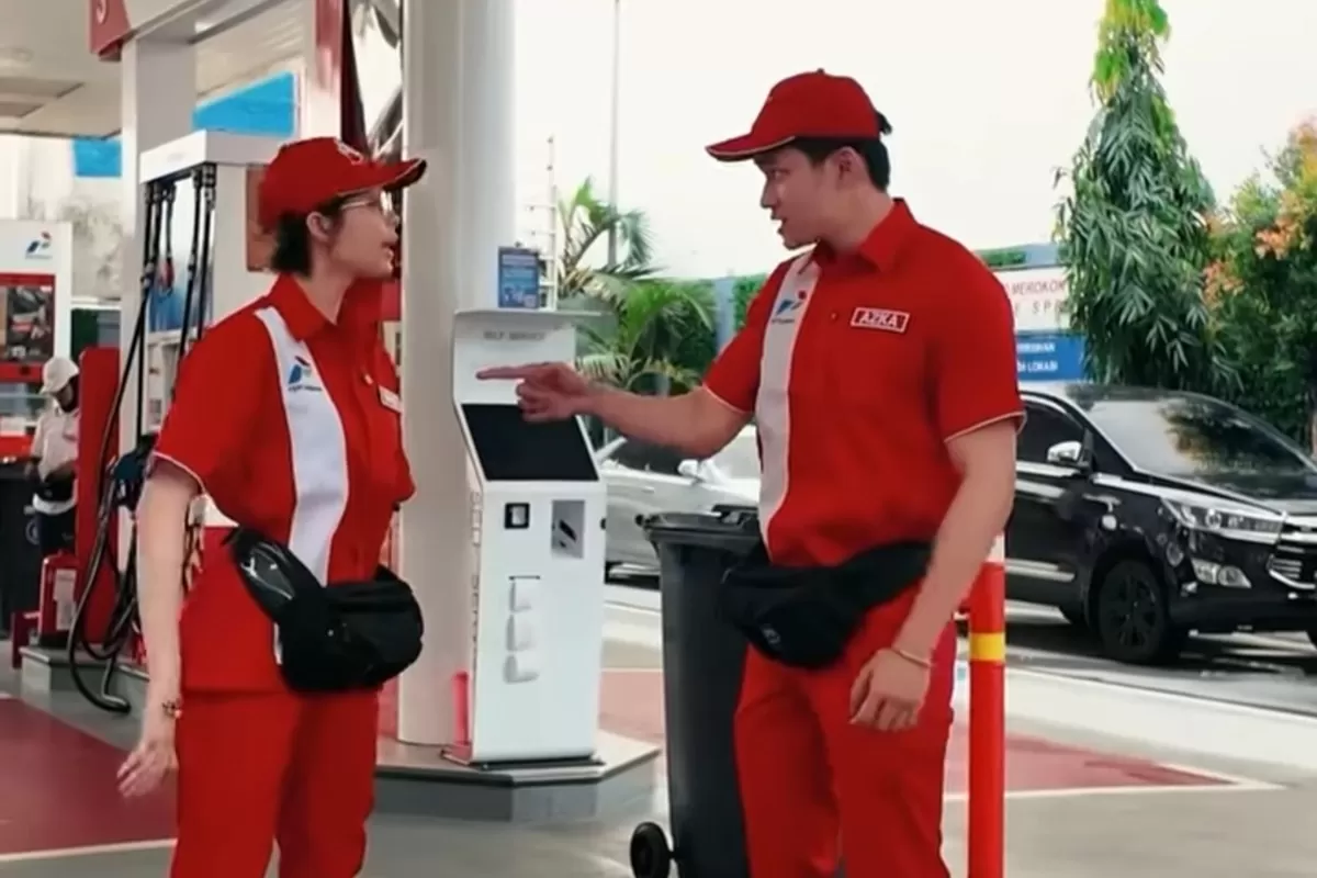 PROMOSI: Azka Corbuzier dan Nada Tarina Putri saat mempromosikan Pertamina.