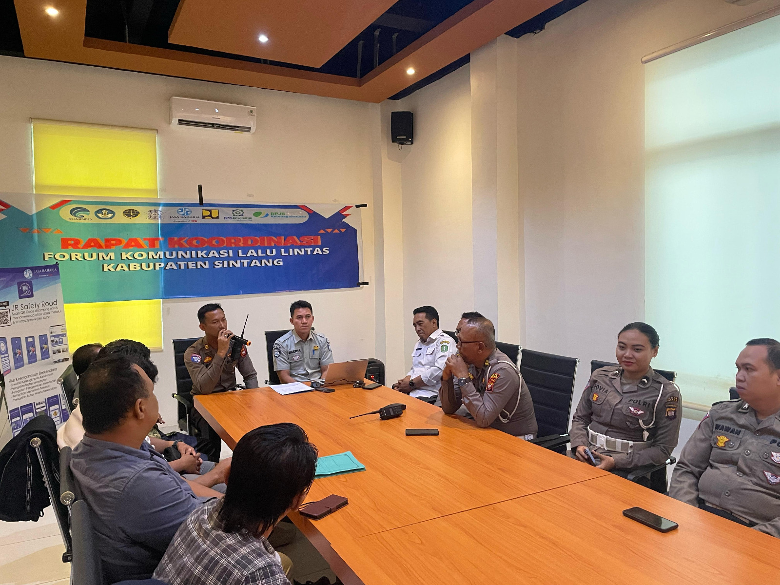 SUASANA : Suasana Rapat Forum Komunikasi Lalu Lintas.