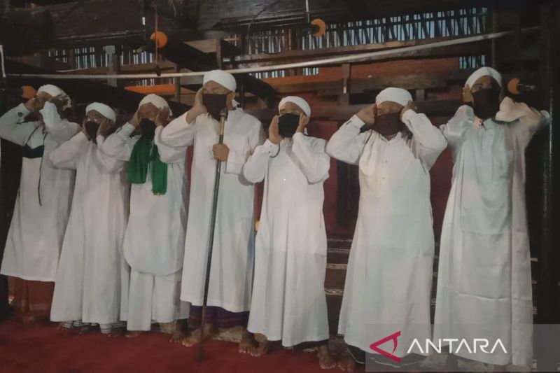 Azan Pitu, Seruan Tujuh Suara yang Menembus Zaman