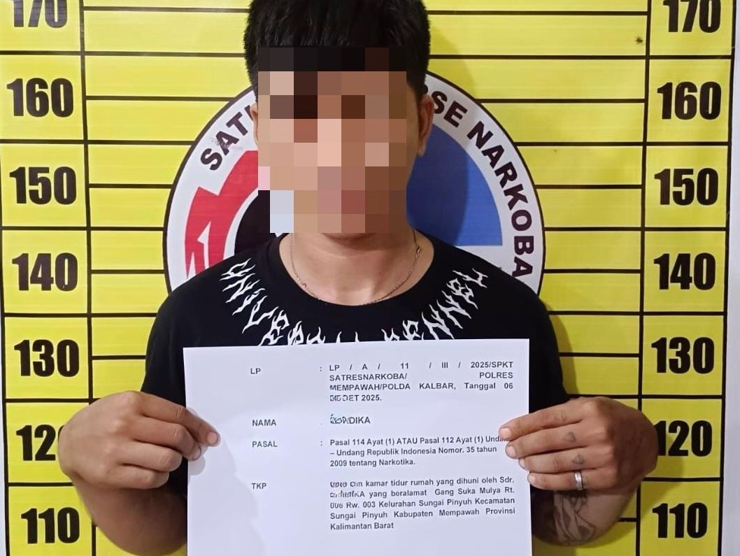 Pelaku HR saat menjalani pemeriksaan di Mapolres Mempawah.