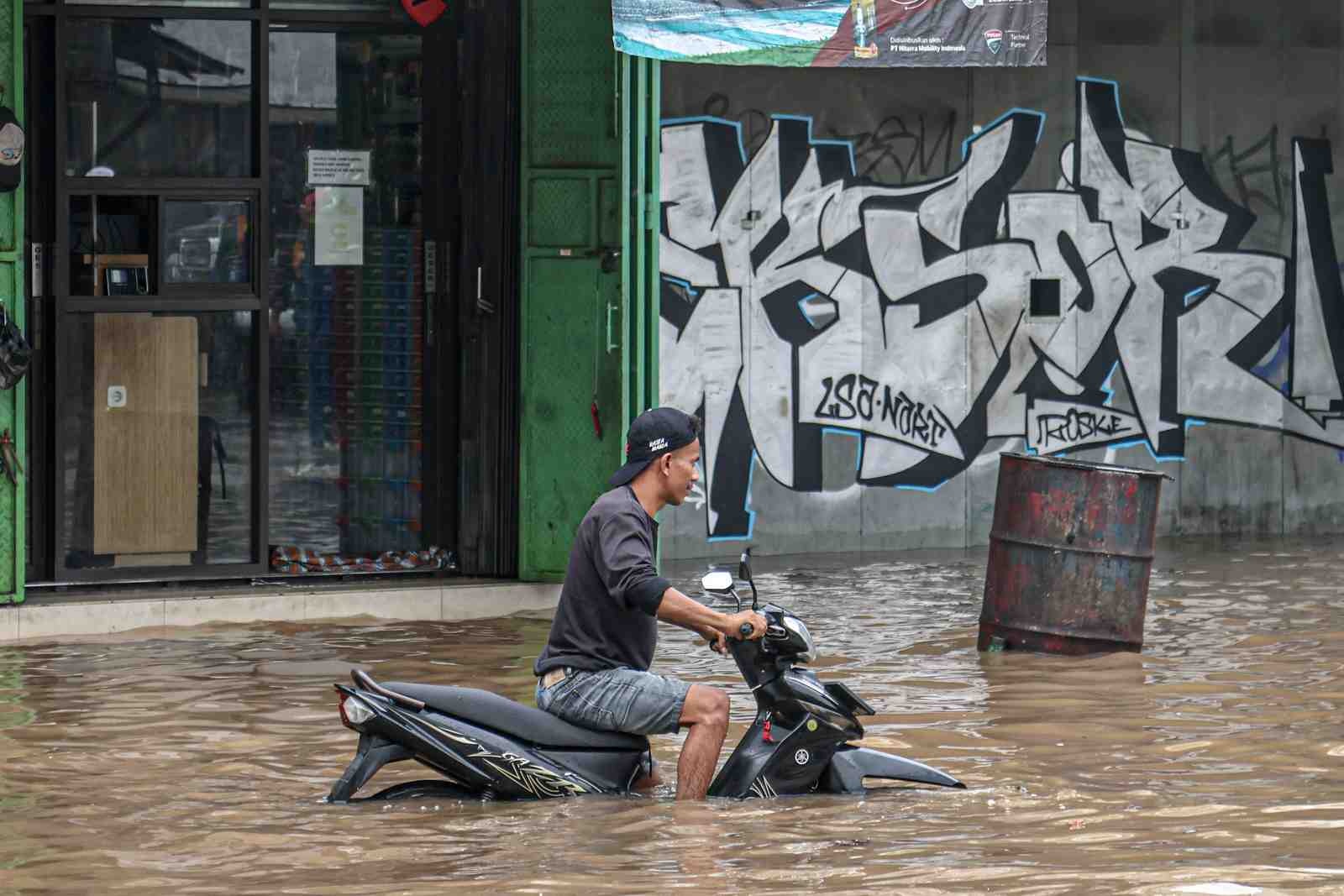BANJIR: Suasana banjir di Jabodetabek beberapa hari lalu.