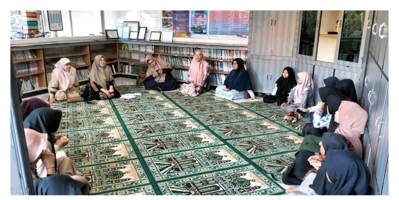 MHH PWA Kalimantan Barat saat menggelar kegiatan Syiar Ramadhan di Panti Asuhan Nur Fauzi, Jalan Wahidin, Pontianak.