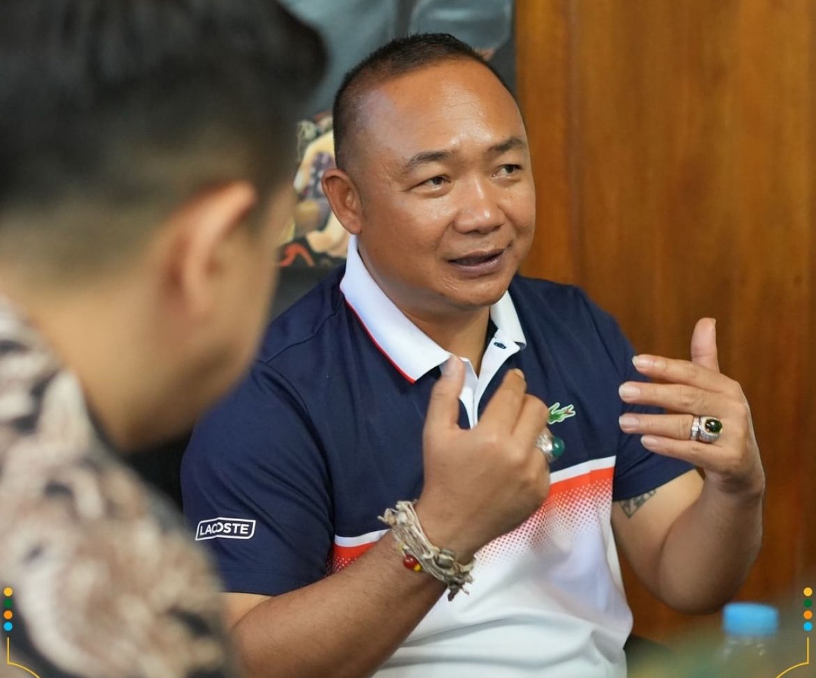 ARAHAN: Bupati Ketapang, Alexander Wilyo, memberikan arahan saat menerima audiensi pelaksanaan TMMD 2026.