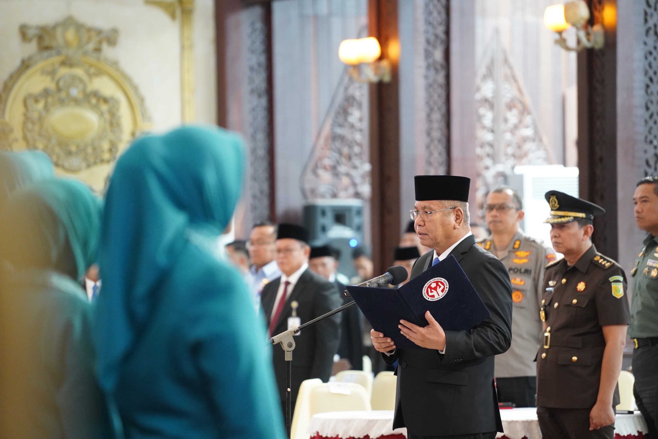 Pemprov Kalbar saat menggelar pengukuhan dan serah terima jabatan ketua TP PKK, TP Posyandu, Dekranasda, dan Bunda PAUD periode 2025-2030, di Pendopo Gubernur Kalbar, Senin (10/3).