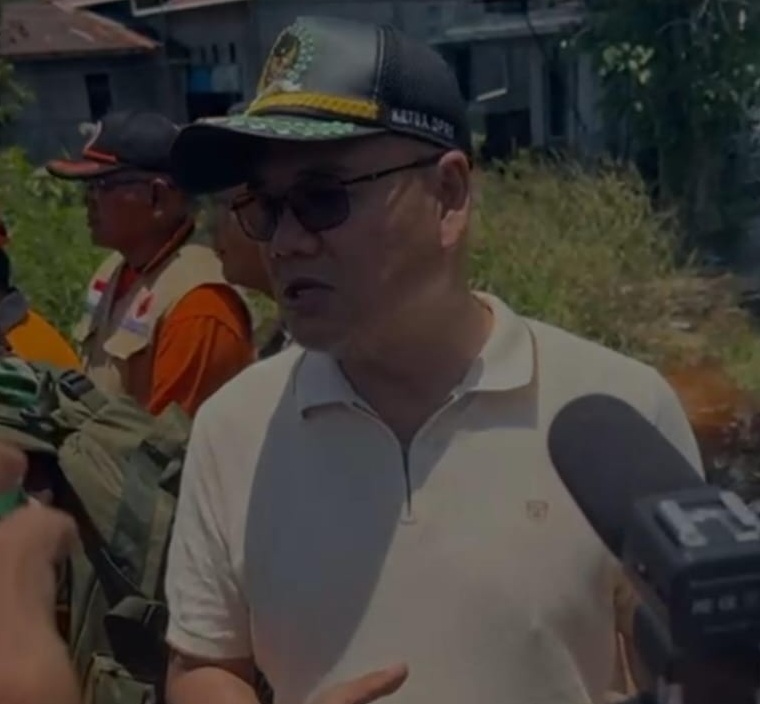 Anggota Komisi IV DPRD Kalbar koordinasikan pemulihan pasca banjir dan dihadapan media memberikan keterangan langkah-langkahnya.