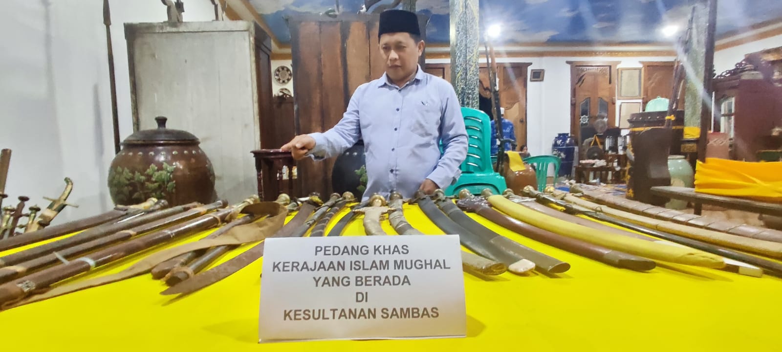 BUKBER: Buka bersama dan tarawih di Museum Khazanah Melayu Sambas ini menyimpan lebih dari sekadar benda antik. Koleksinya mencerminkan napak tilas peradaban Melayu-Islam di Nusantara.