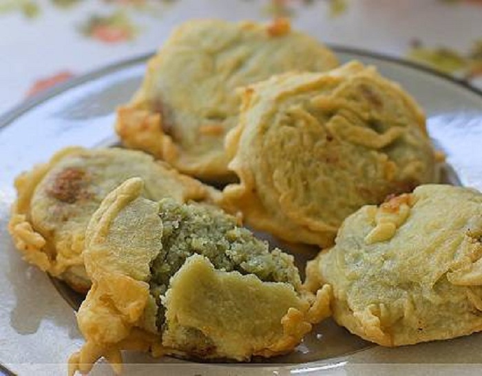 LARIS: Kue gandasturi cukup laris di pasar juadah Mempawah.