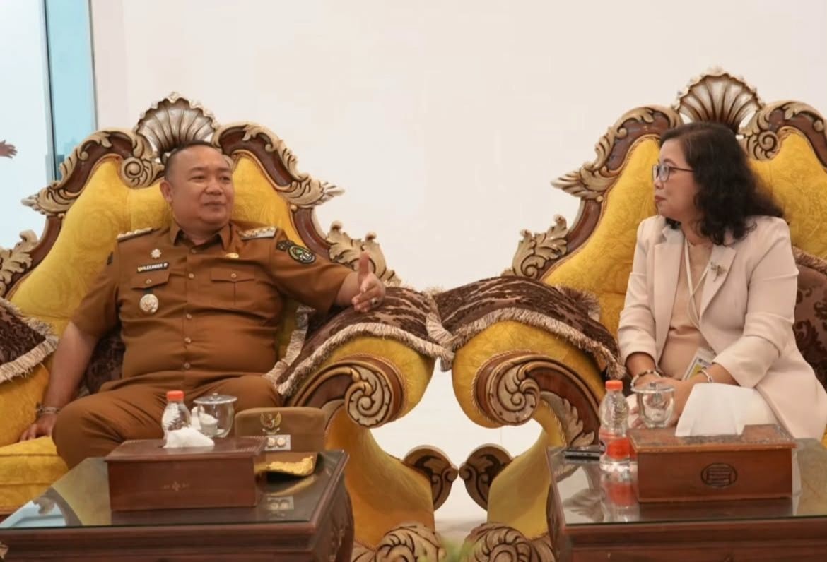 AUDIENSI: Bupati Ketapang, Alexander Wilyo, menerima kunjungan Kepala KPP Pratama Ketapang di Pendopo Bupati Ketapang, Selasa (11/3).