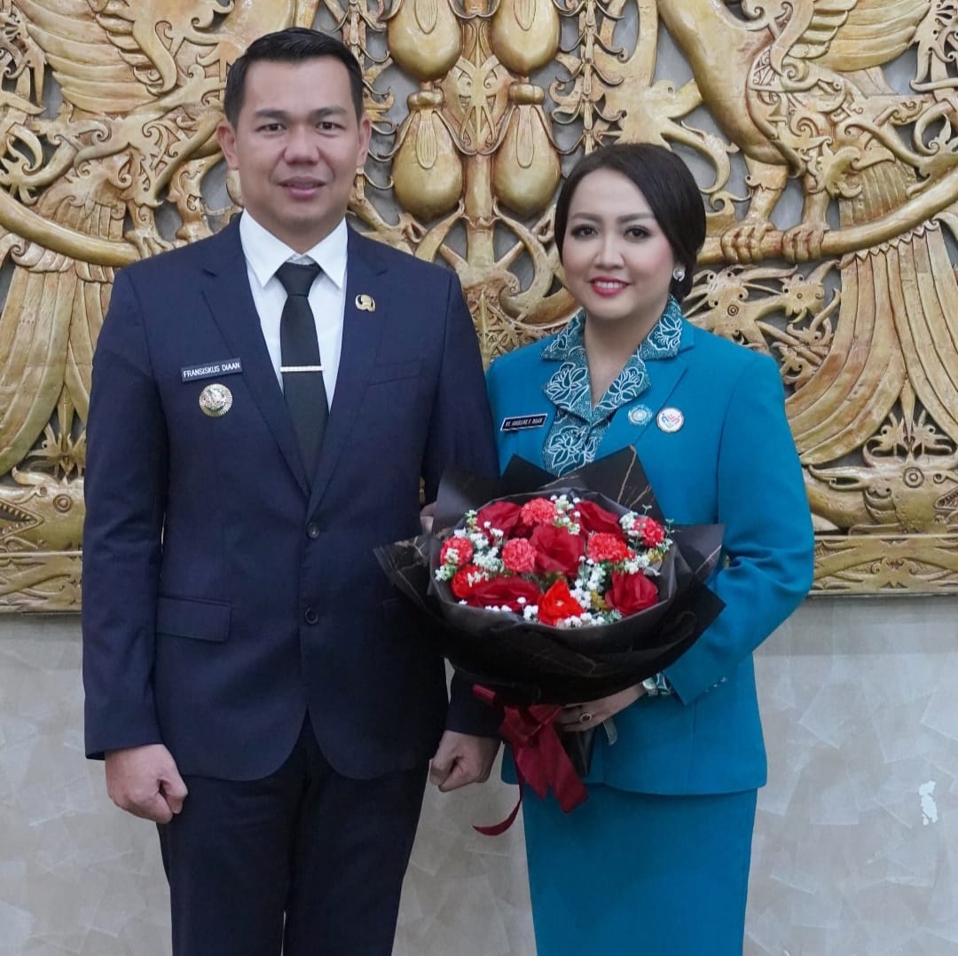 LANJUTKAN PROGRAM: Bupati Kapuas Hulu bersama istrinya Angeline Fremalco yang dilantik menjadi Ketua TP PKK Kapuas Hulu.